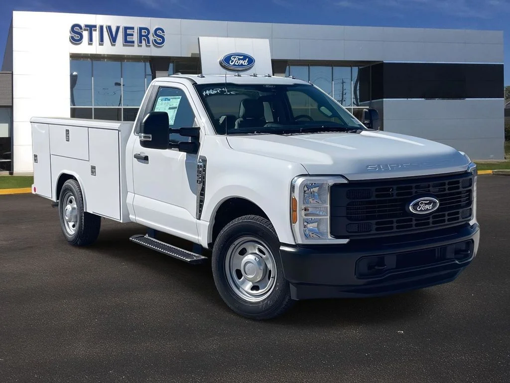 2025 Ford Chassis Cab