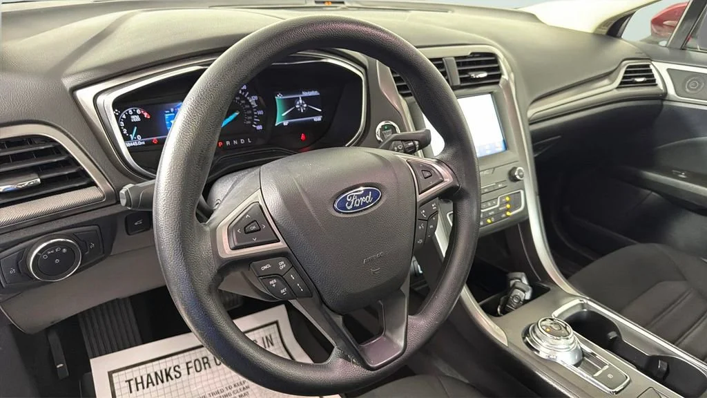 Used 2020 Red Ford SE image 24