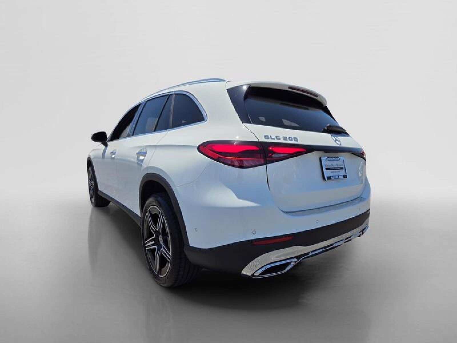 New 2026 Polar White Mercedes-Benz GLC 300 SUV image 3