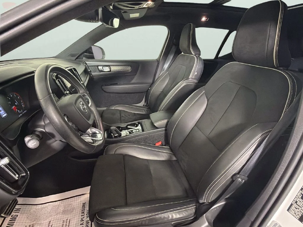 2021 Volvo XC40 R-Design - Photo 17