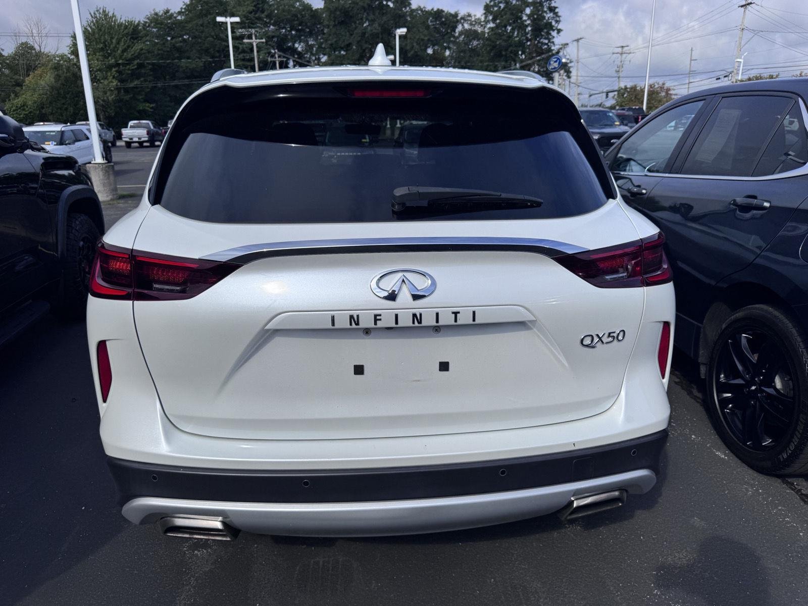 Used 2023 Radiant White INFINITI LUXE image 5