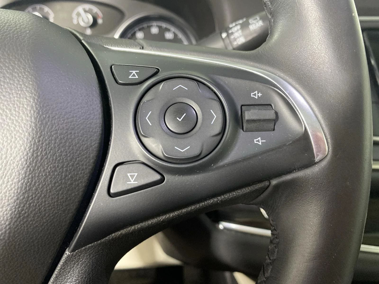 Used 2018 Black Cherry Metallic Buick Essence image 17