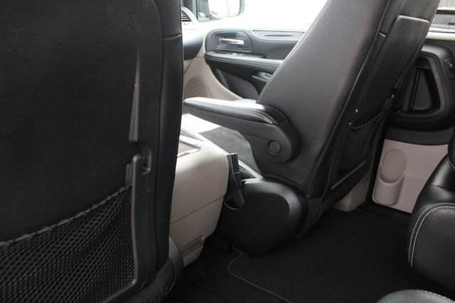 Used 2019 Black Dodge SXT image 20