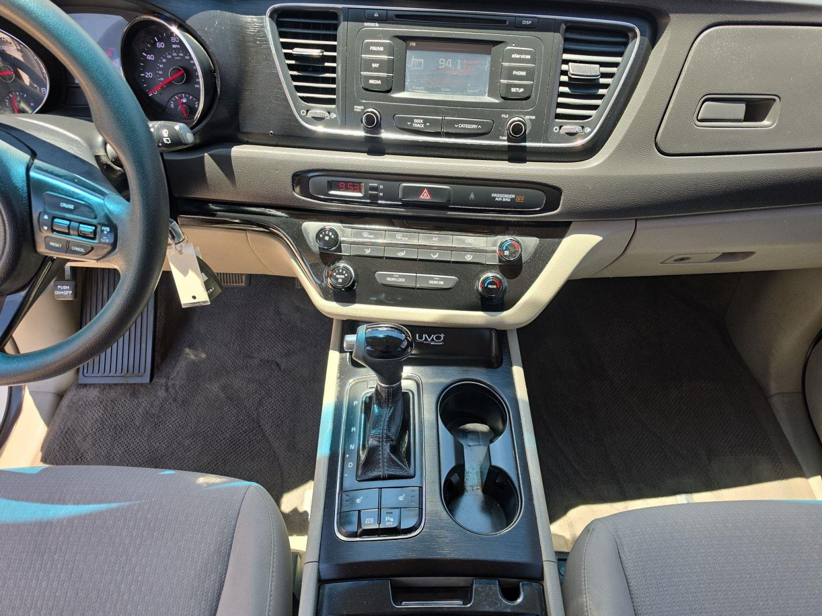 2016 Kia Sedona LX - Photo 11