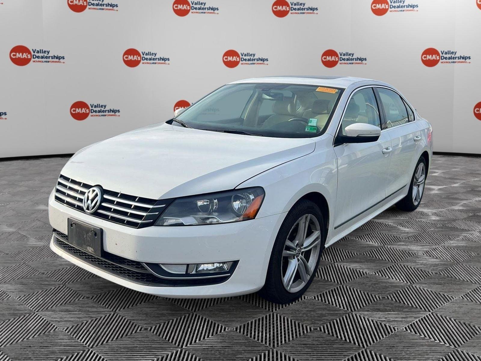 Used 2013 Candy White Volkswagen TDI SE w/Sunroof & Nav image 3