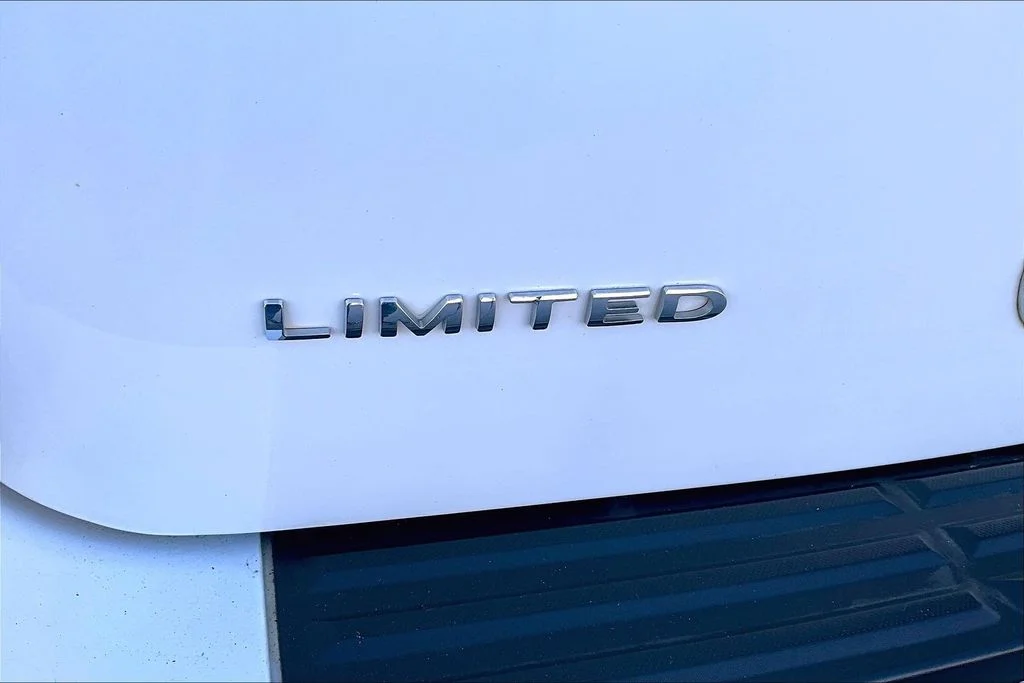 Used 2017 White Ford Limited image 8