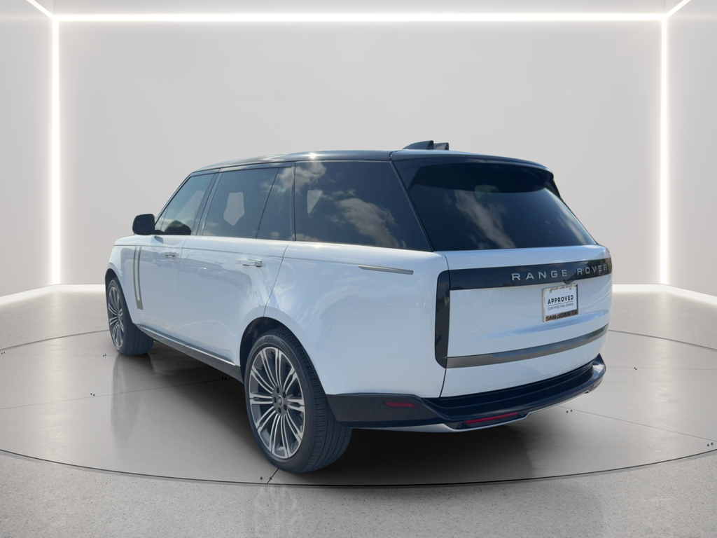 Used 2025 White Land Rover SE image 7