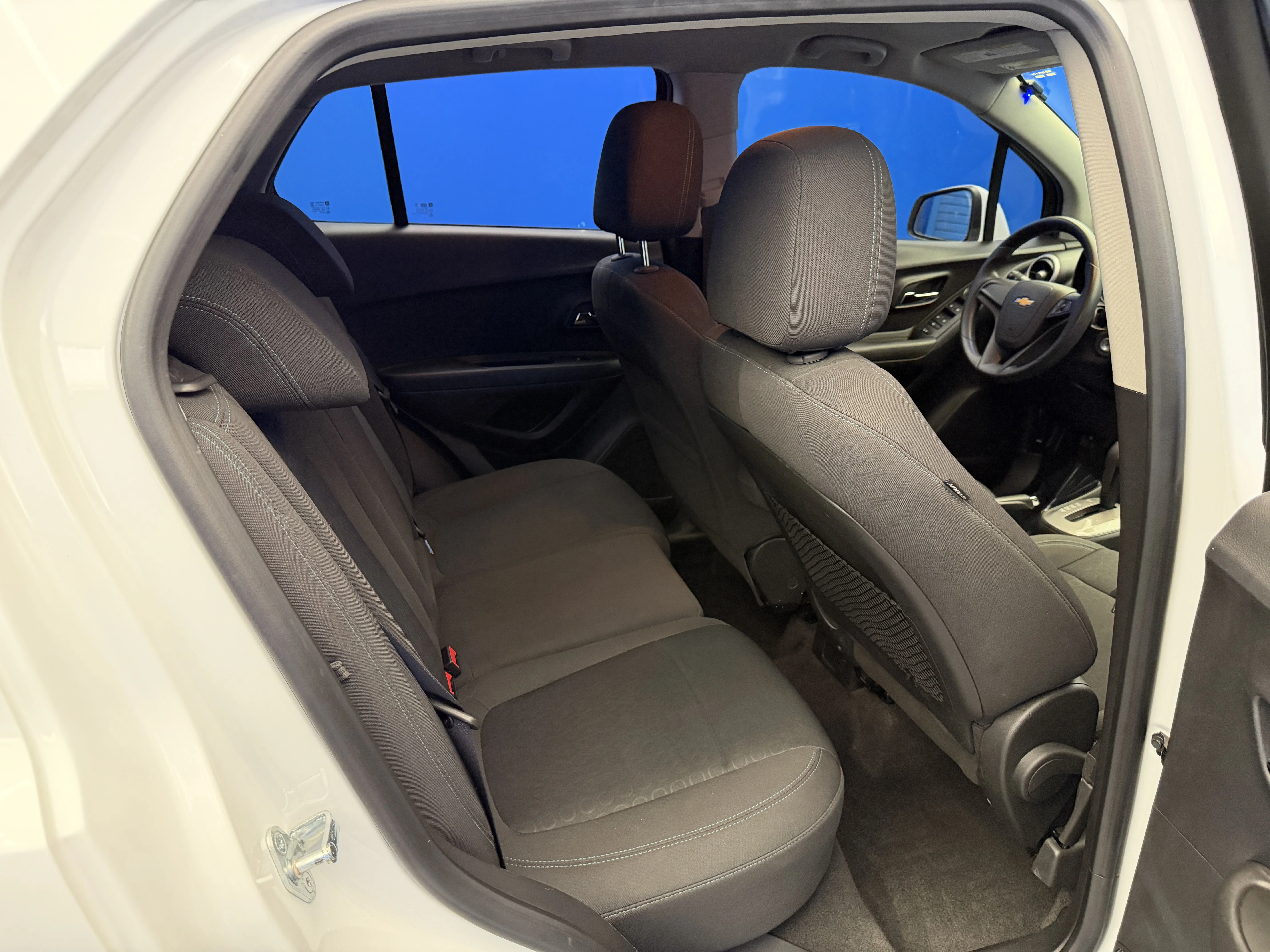Used 2016 Summit White Chevrolet LS image 24