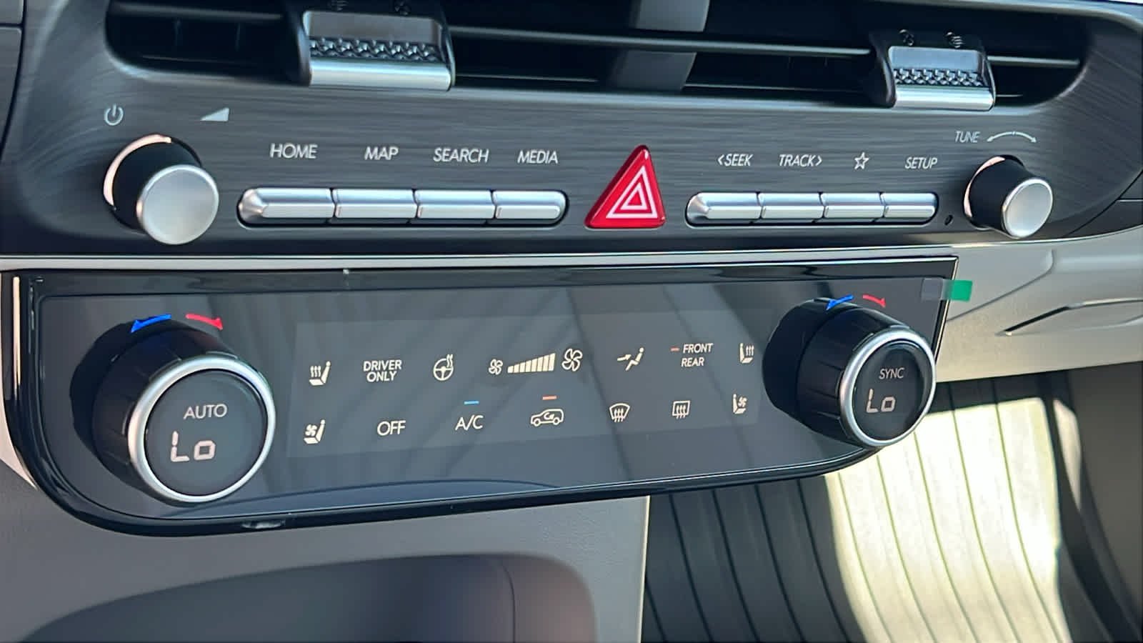 New 2026 Creamy White Pearl Hyundai Blue SEL Premium 8P image 14