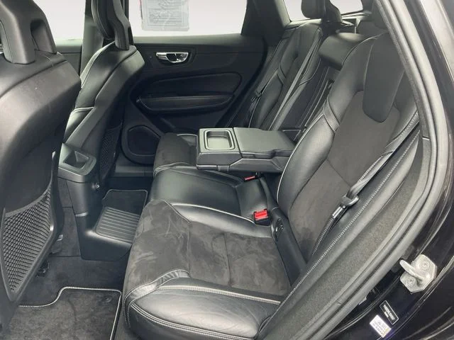 Used 2018 Black Volvo T8 R-Design image 13