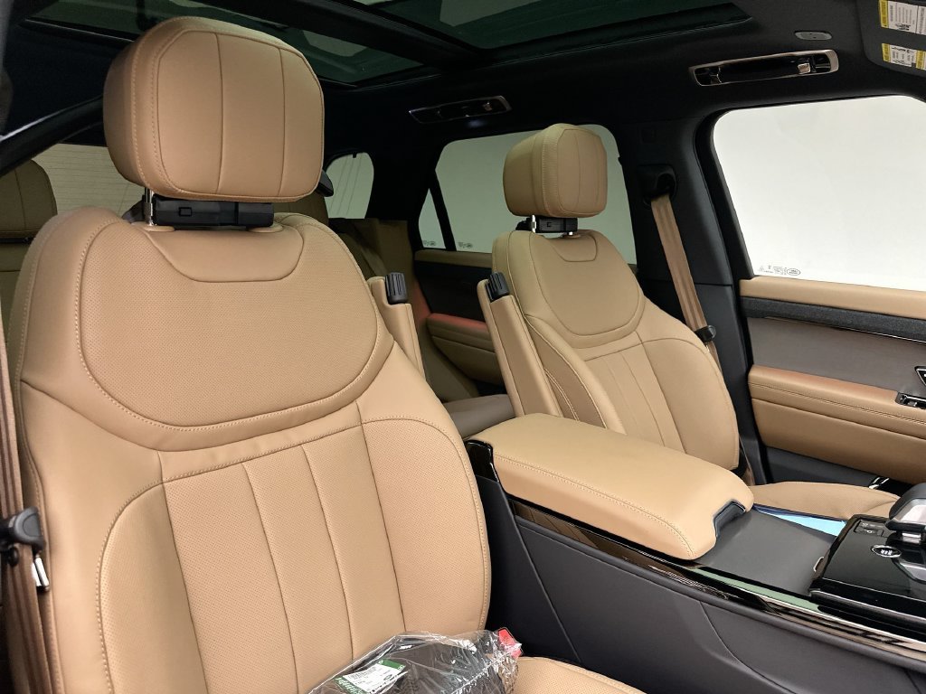 New 2027 Borasco Grey Land Rover SE image 6