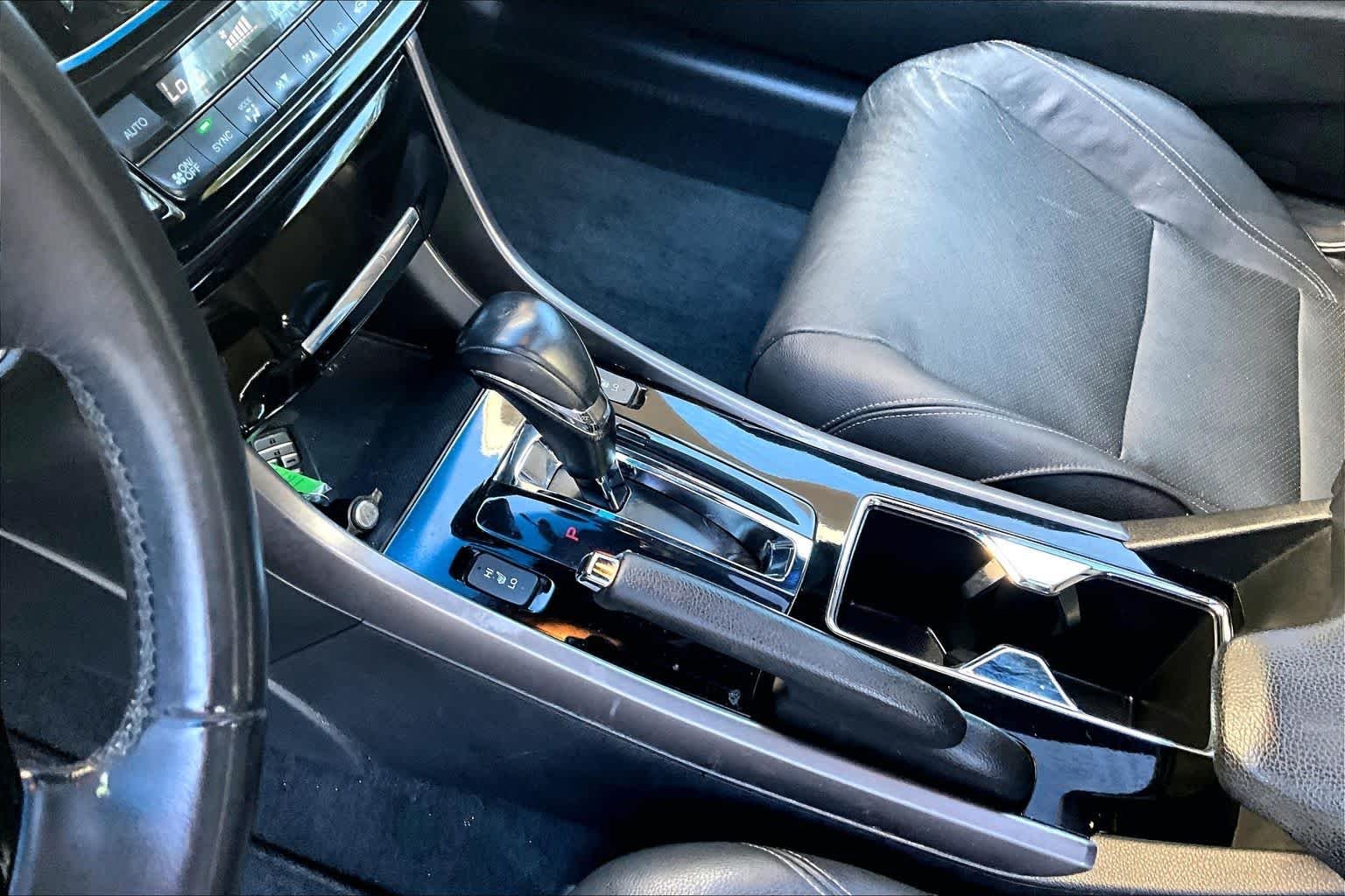 Used 2016 Lunar Silver Metallic Honda EX-L image 15