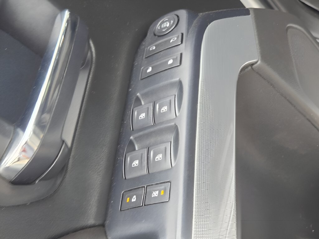 Used 2018 SILVER ICE METALLIC Chevrolet LT image 17