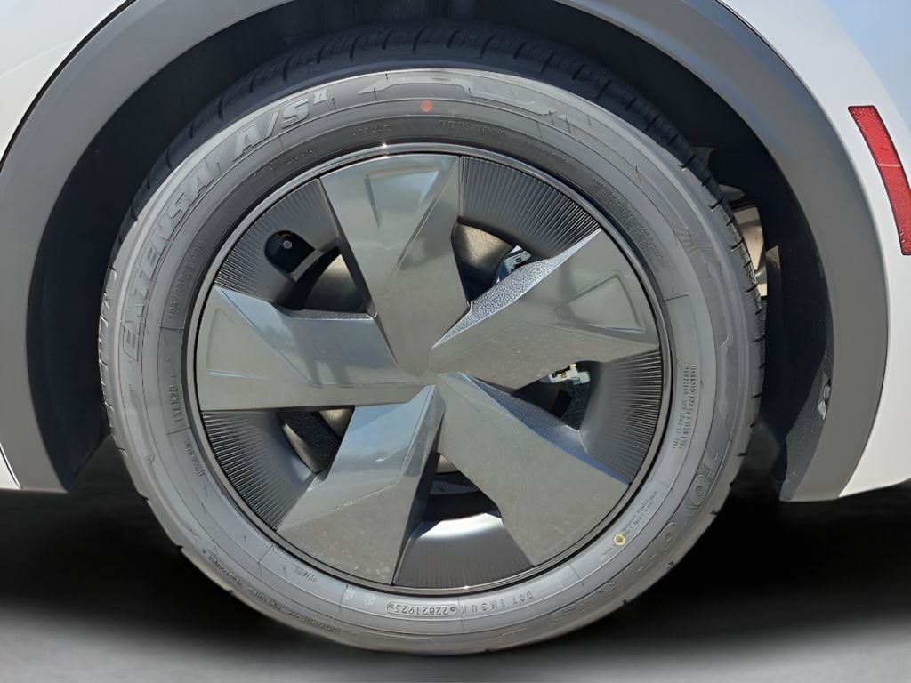 2026 Toyota Prius Plug-in Hybrid SE - Photo 6