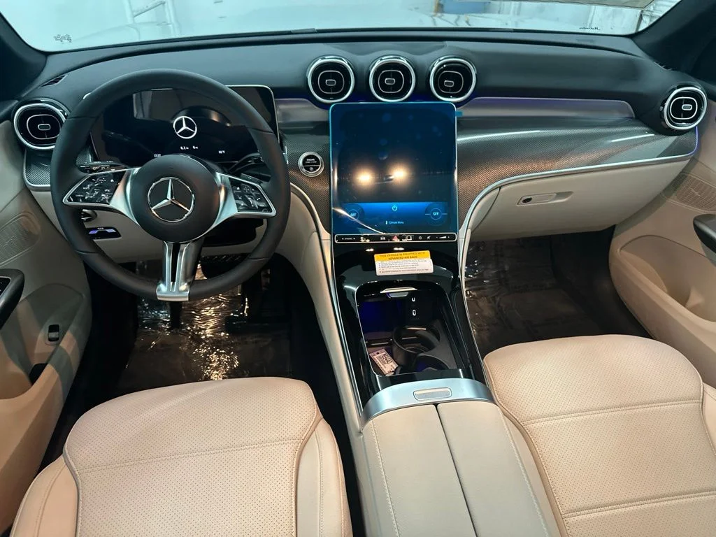 New 2027 White Mercedes-Benz GLC 300 image 22