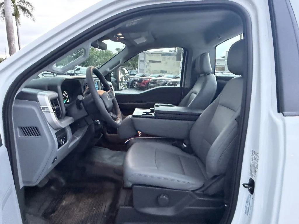 New 2027 Oxford White Ford F-250® XL image 9