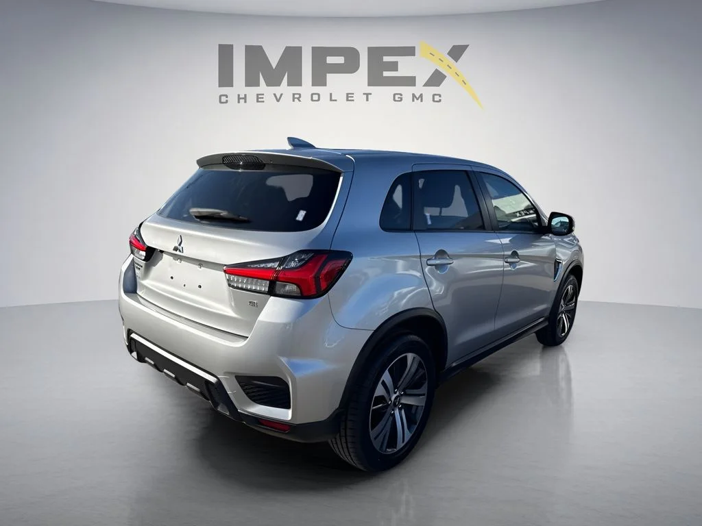 Used 2023 Silver Mitsubishi 2.0 ES image 5