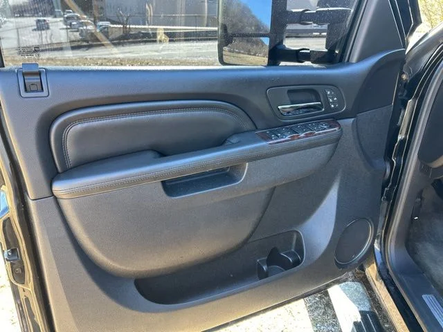 Used 2011 Black GMC Denali image 16