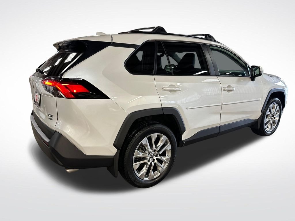 Used 2024 Beige Toyota XLE Premium image 5