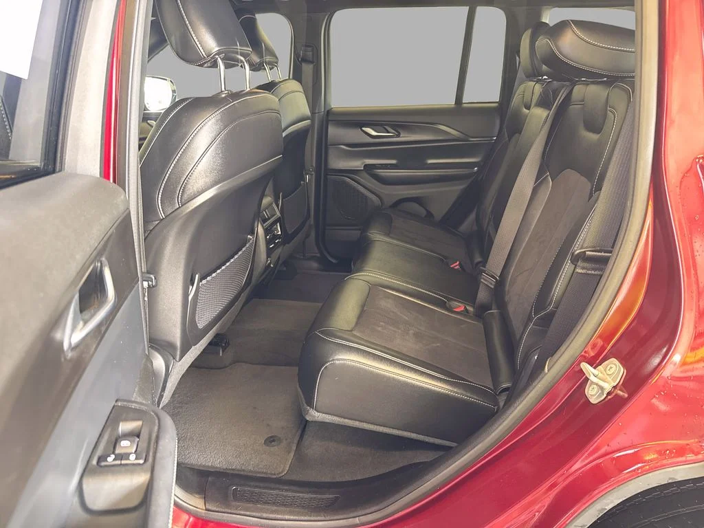 Used 2023 Red Jeep Altitude X image 10