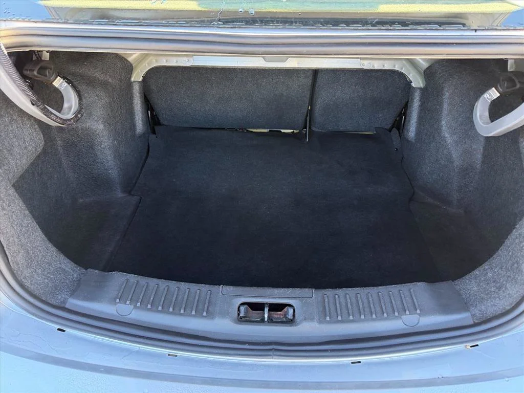 Used 2018 Silver Ford SE image 28