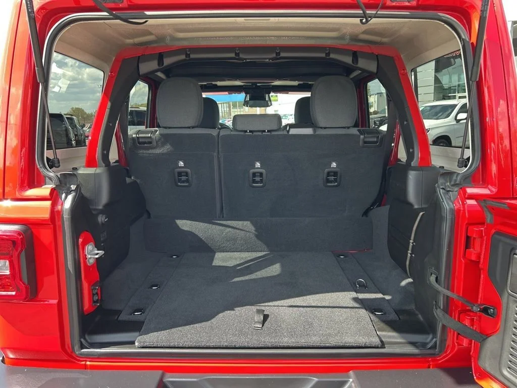 Used 2025 Red Jeep Sahara image 27