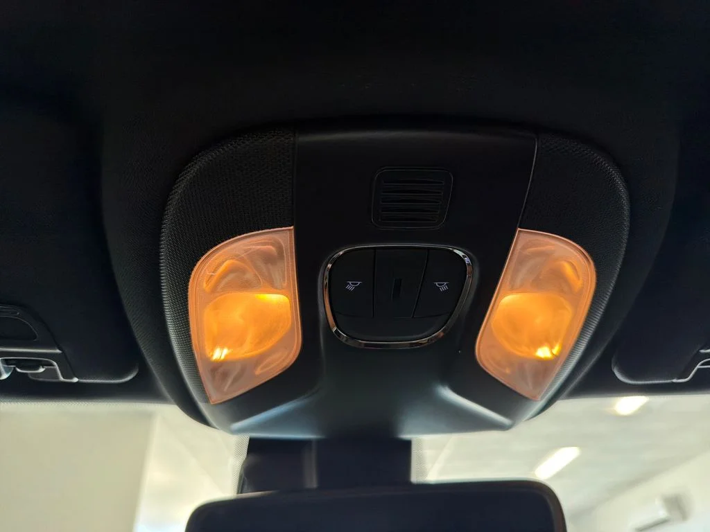 Used 2025 White Jeep Limited image 18