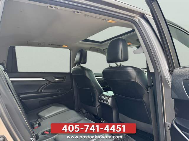 Used 2018 Gray Toyota XLE image 18