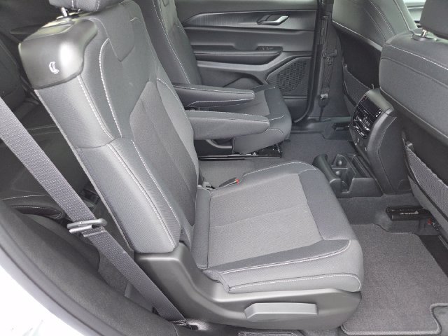 New 2026 Bright White Clear-Coat Exterior Paint Jeep Laredo image 30