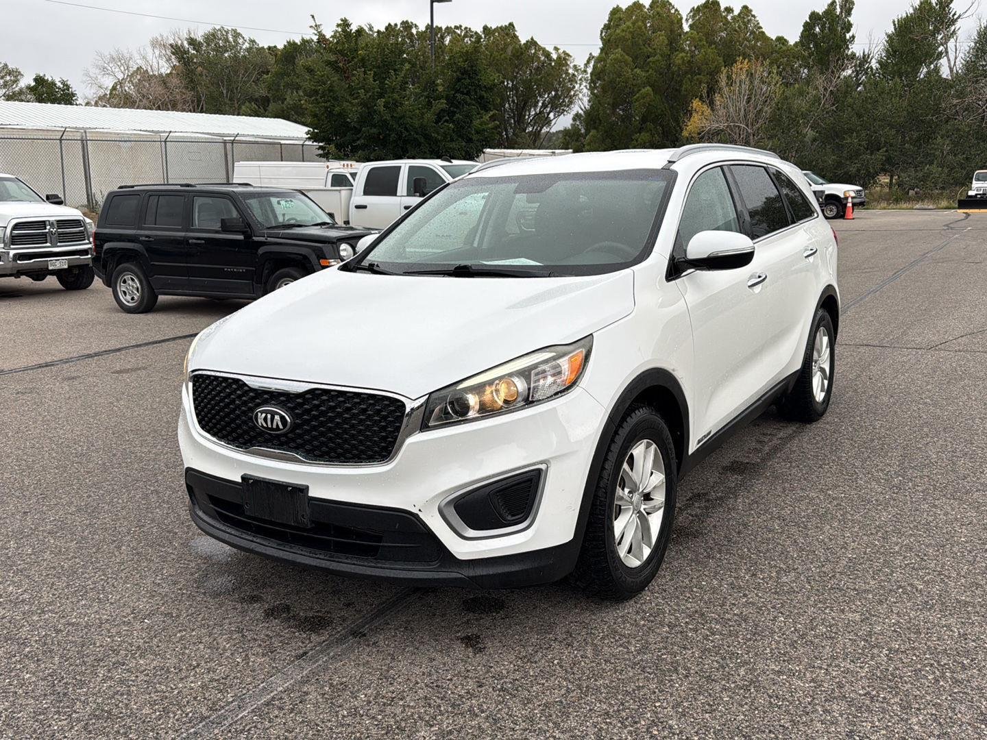 Used 2016 Snow White Pearl Kia LX V6 image 1