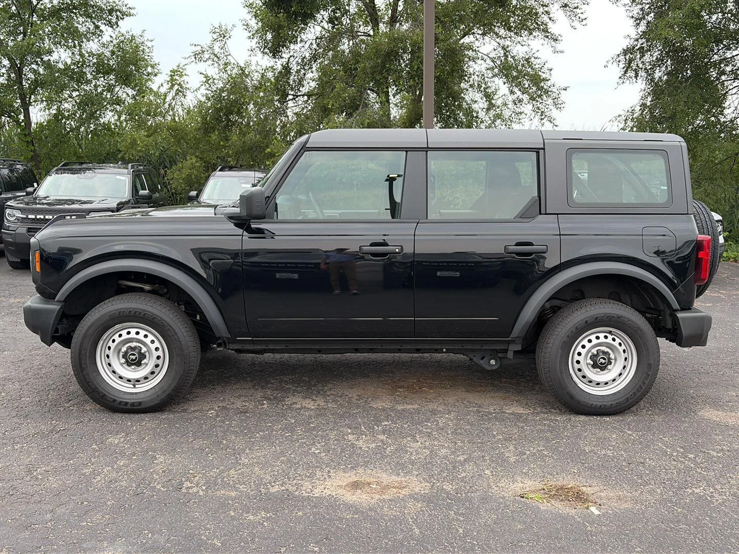 New 2025 Shadow Black Ford Base image 15