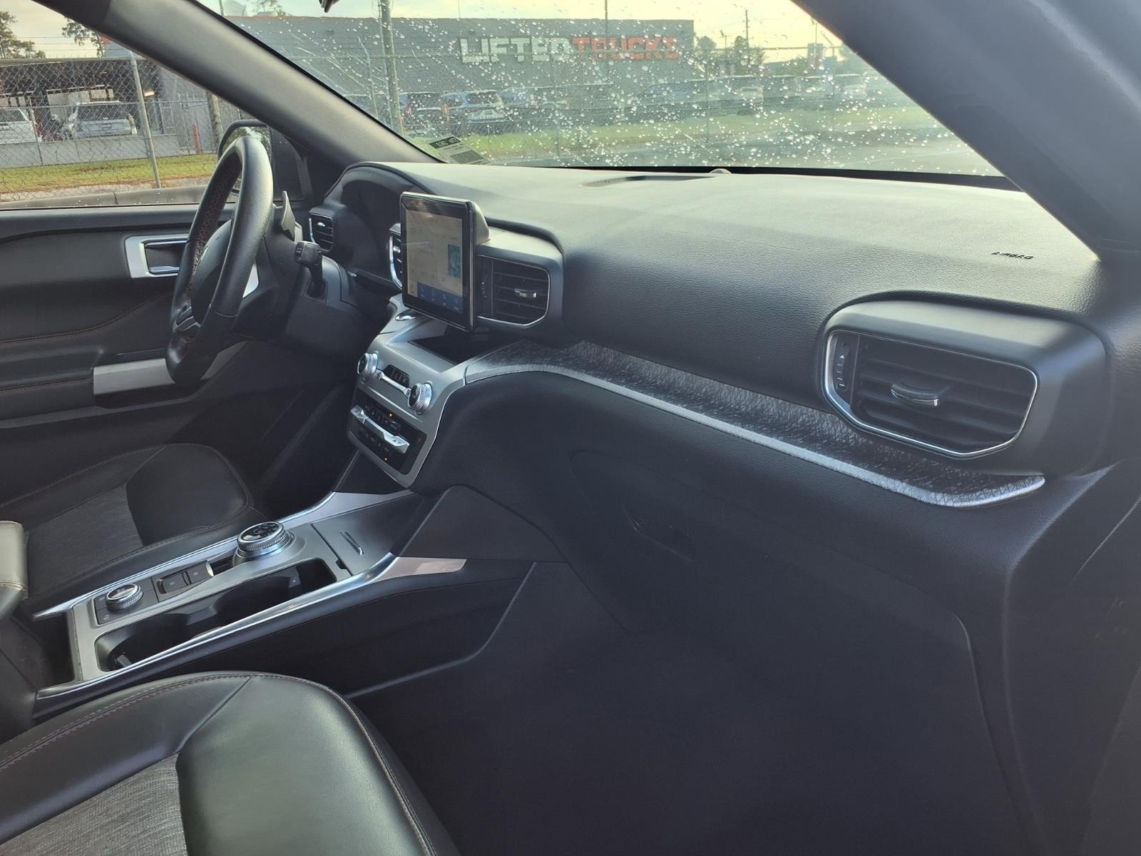 2022 Ford Explorer photo 12 of 27