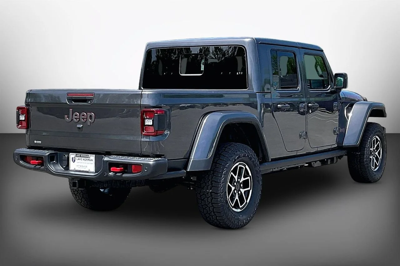 New 2026 Granite Crystal Metallic Clearcoat Jeep Rubicon X image 8
