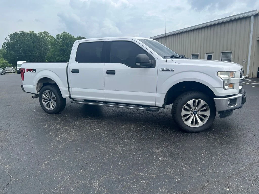 Used 2016 Oxford White Ford XLT image 2