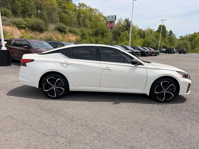 Used 2023 White Nissan 2.5 SR image 14
