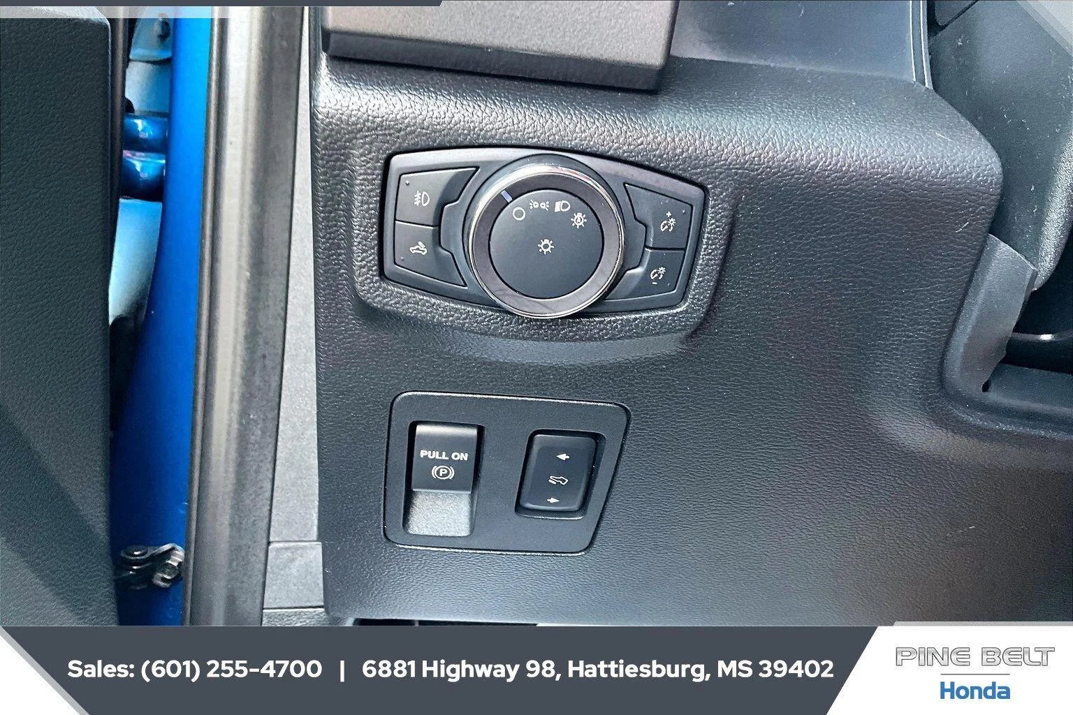 Used 2019 Velocity Blue Ford XLT image 22
