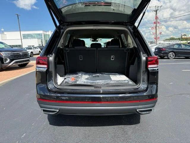New 2026 Black Volkswagen 2.0T SE image 3