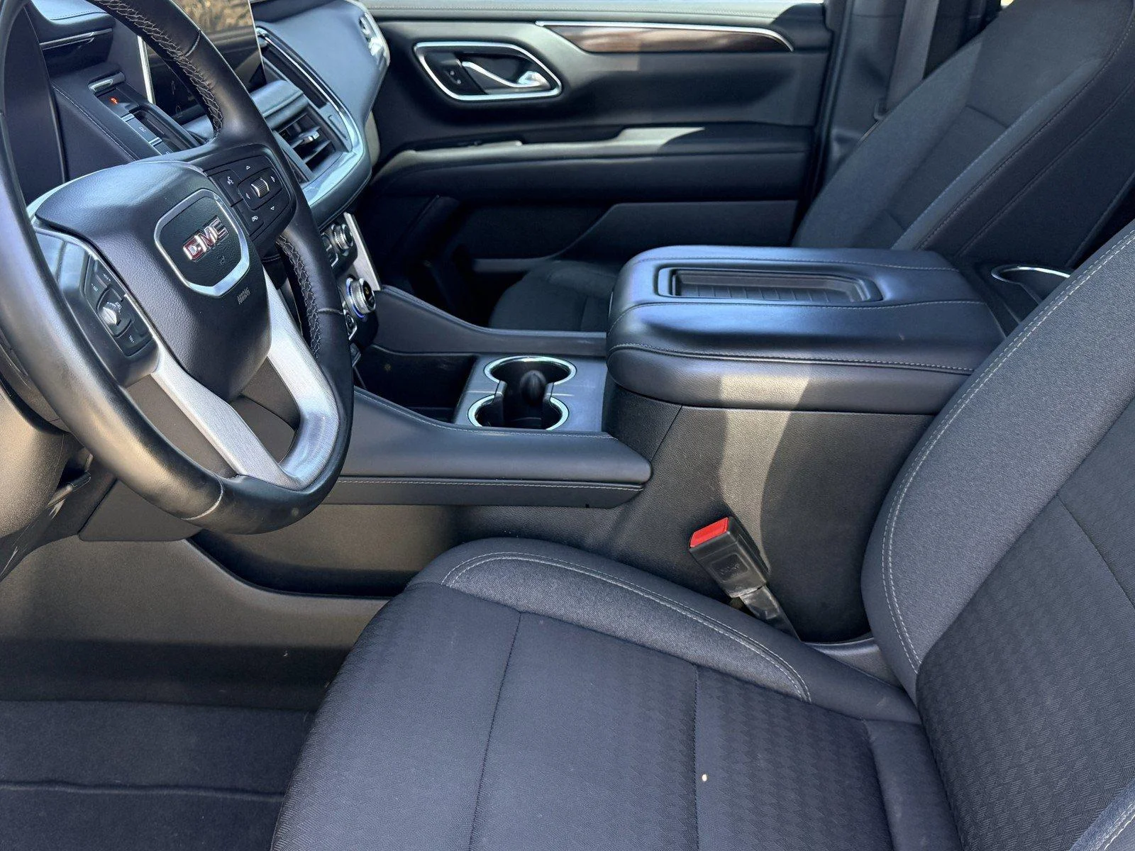Used 2024 Midnight Blue Metallic GMC SLE image 18