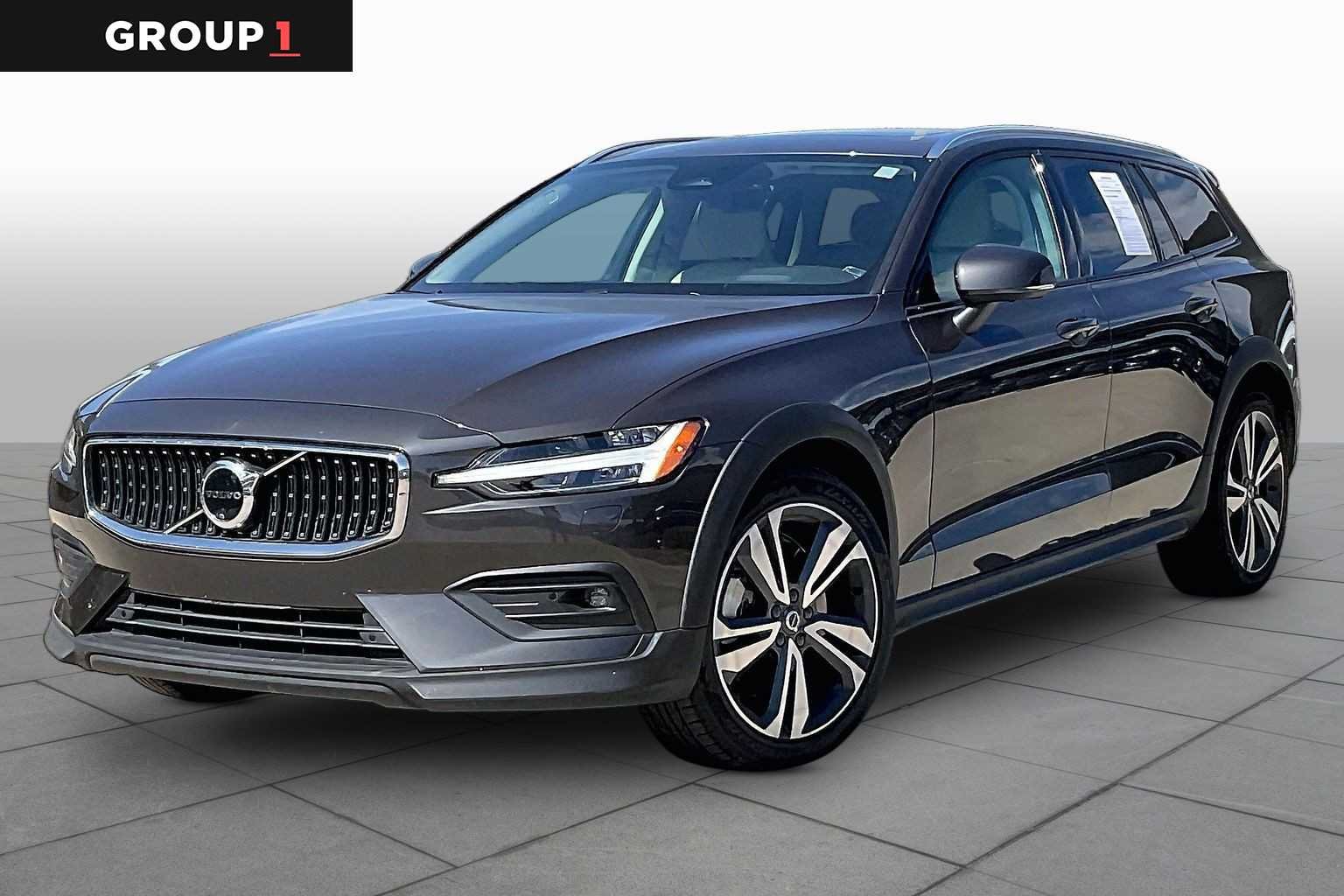 2025 Volvo V60 Cross Country Plus