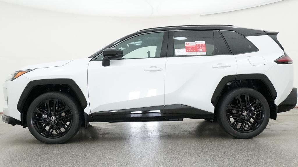 New 2026 Wind Chill Pearl with Midnight Black Metallic roof Toyota XSE image 2