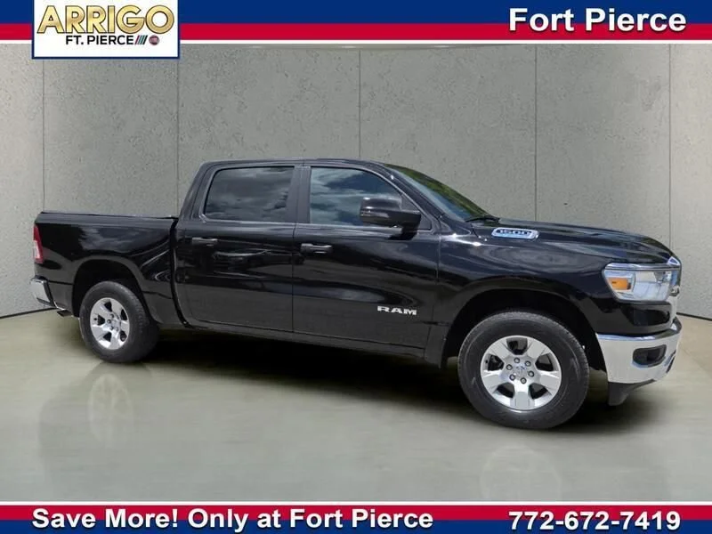 Certified Used 2024 Diamond Black Crystal Pearlcoat Ram Big Horn image 30