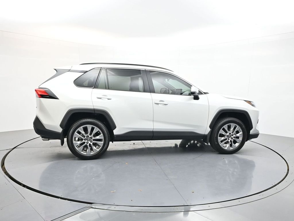 Used 2025 Beige Toyota XLE Premium image 8