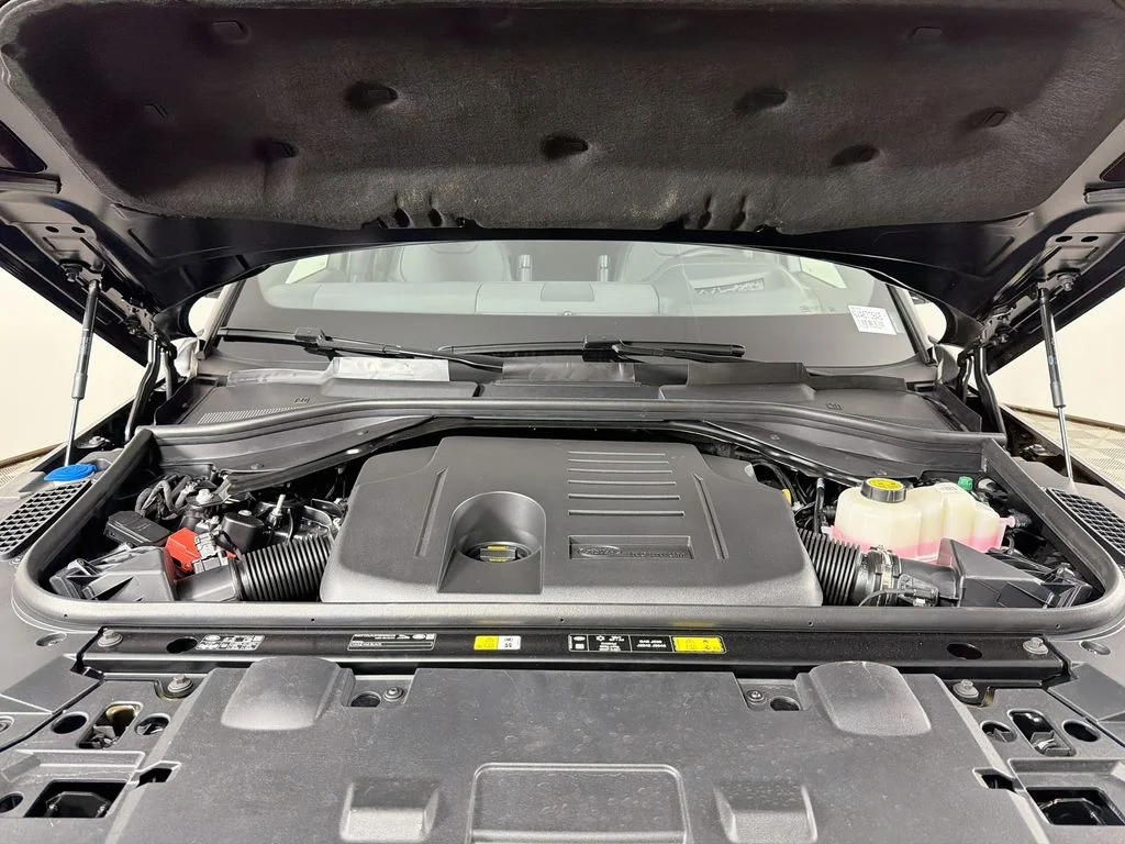 New 2027 Santorini Black Land Rover Dynamic SE image 32