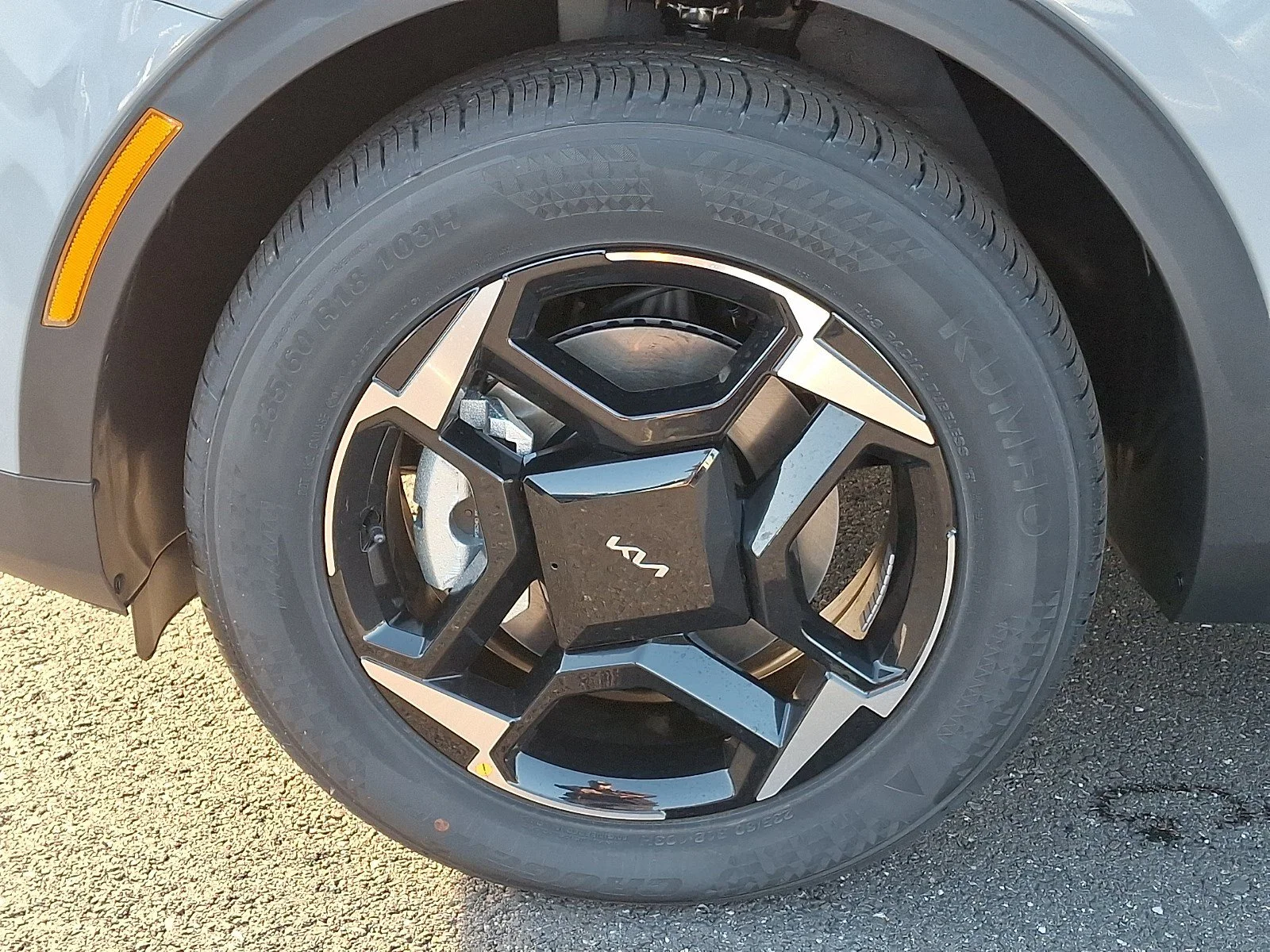New 2027 Wolf Gray Kia EX image 4