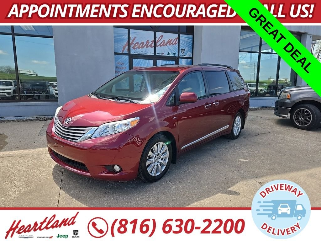 2017 Toyota Sienna XLE Premium V6 AWD 7-Passenger's photo