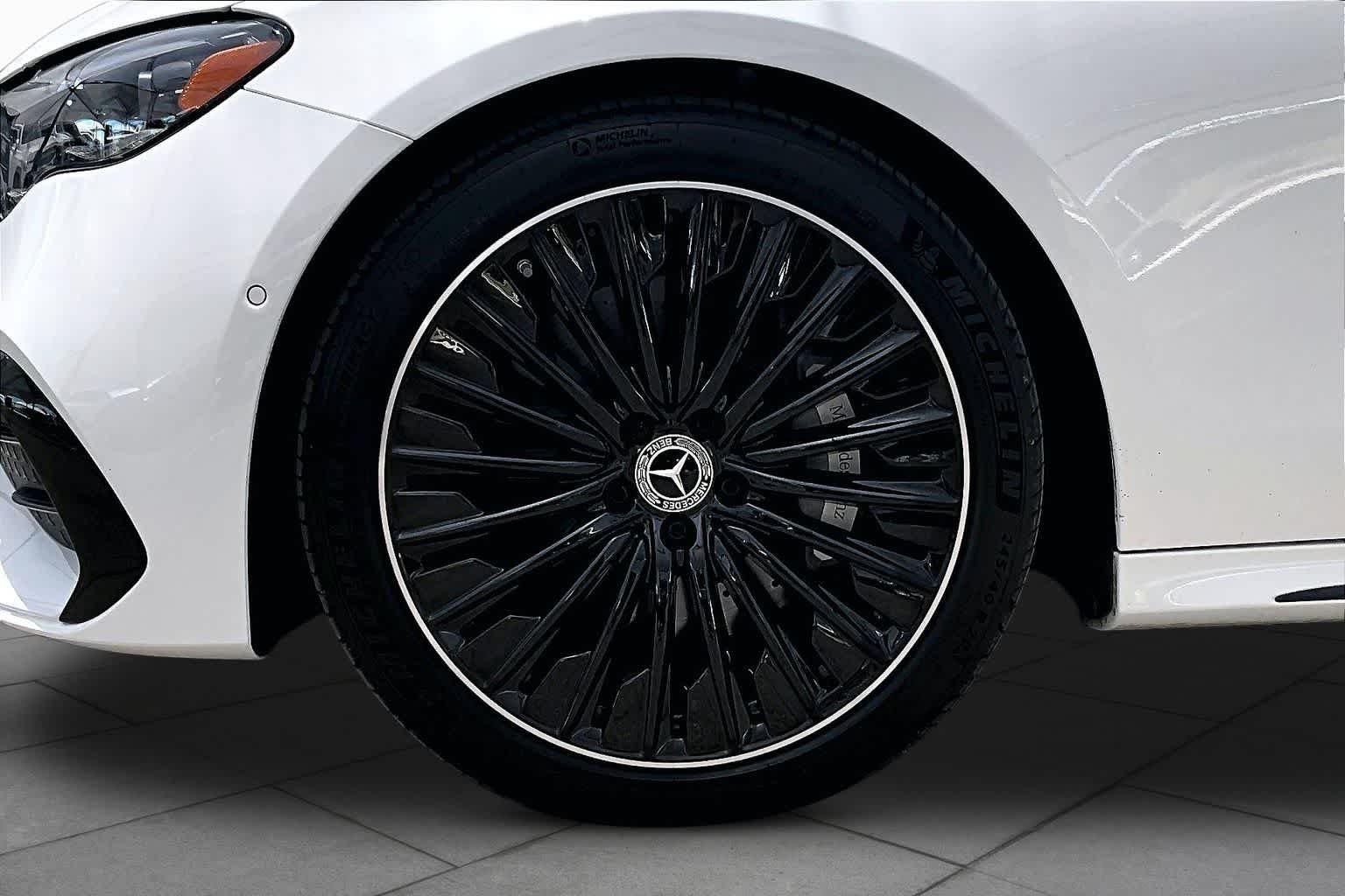 New 2026 MANUFAKTUR Moonlight White Metallic Mercedes-Benz E 450 image 20