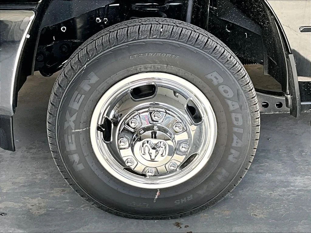 New 2026 Diamond Black Crystal Pearlcoat Ram Tradesman image 8