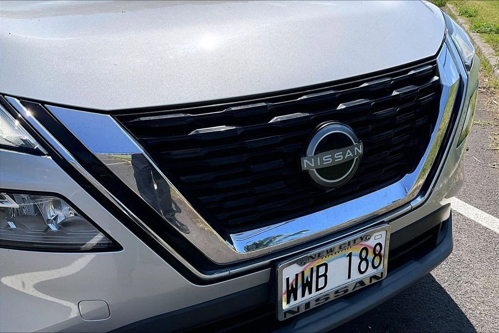 Used 2023 Silver Nissan SV image 31
