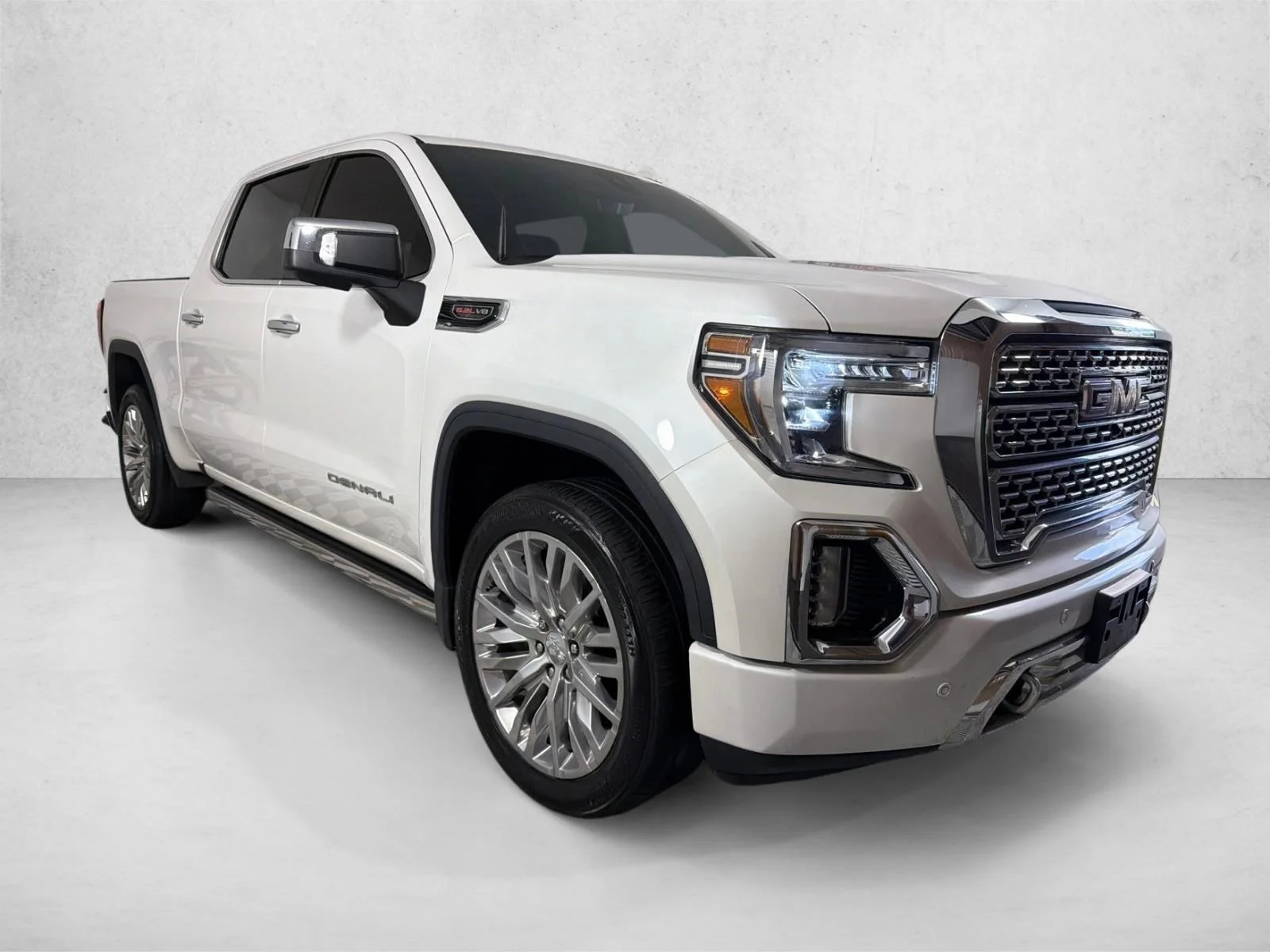 Used 2019 White GMC Denali image 1