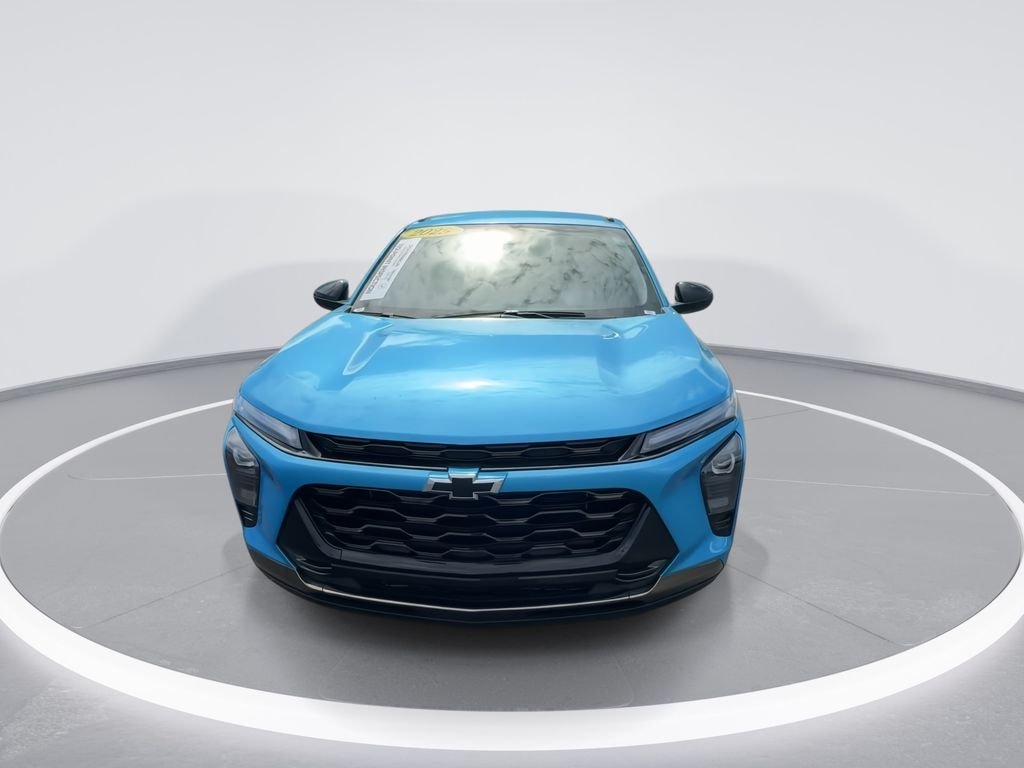 Used 2025 Blue Chevrolet ACTIV image 3